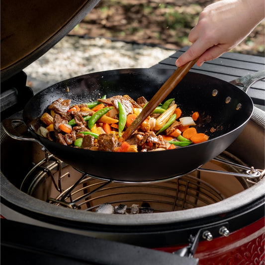 Choosing the Right Cookware for Your Grill: Karbon Steel™ vs Cast Iron