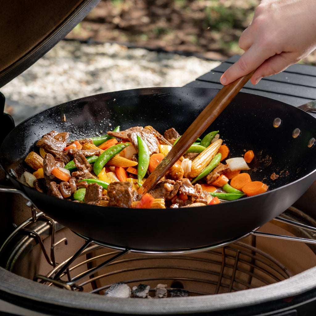 Use the accessory rack to hold the wok above the fire